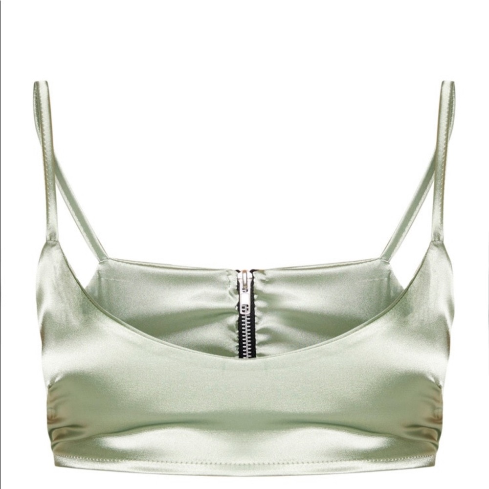 Pretty Little Thing crop top - Picture 3 of 5